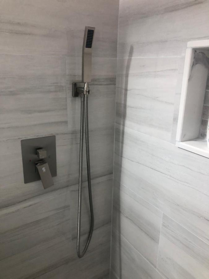 Private Room With Private Full Bathroom Chicago Exterior photo